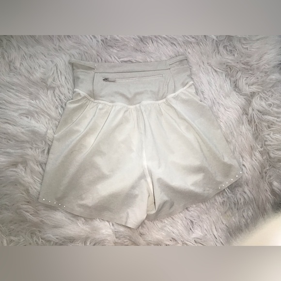 🌼Lululemon Nulux Road to Trail High-Rise 4” Trail Shorts Size 2 Bone Beige - Picture 10 of 15